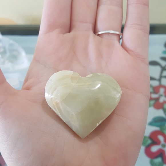 Small Banded Onyx Crystal Heart - Picture 2 of 5